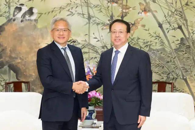 蓝莓外汇平台官网官方量化交易软件究竟哪款最强？启用费用居然比我想的还低！